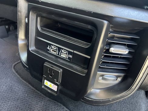 Used 2019 RAM 1500 Laramie AWD/4WD image 38