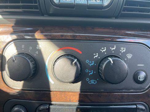 Used 2004 Chrysler Sebring Limited w/ Driver Convenience Group image 19