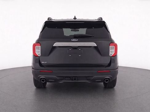 Used 2024 Ford Explorer XLT w/ Equipment Group 202A RWD image 5