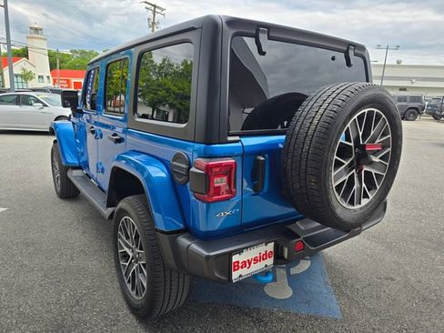 Used 2023 Jeep Wrangler Unlimited Sahara w/ Cold Weather Group AWD/4WD image 29