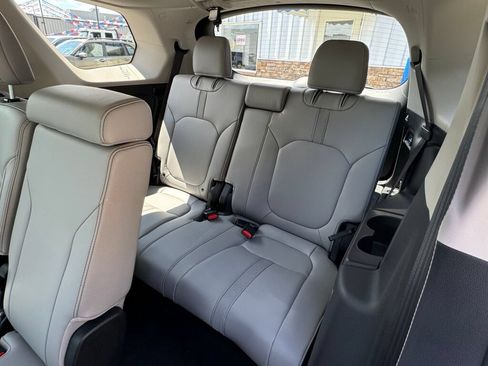 Used 2025 Honda Pilot EX-L image 18