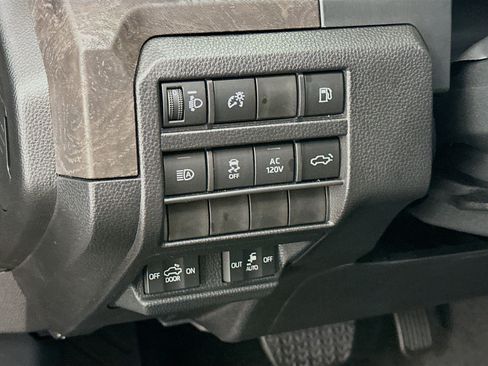 Used 2025 Toyota Tacoma Limited AWD/4WD image 17