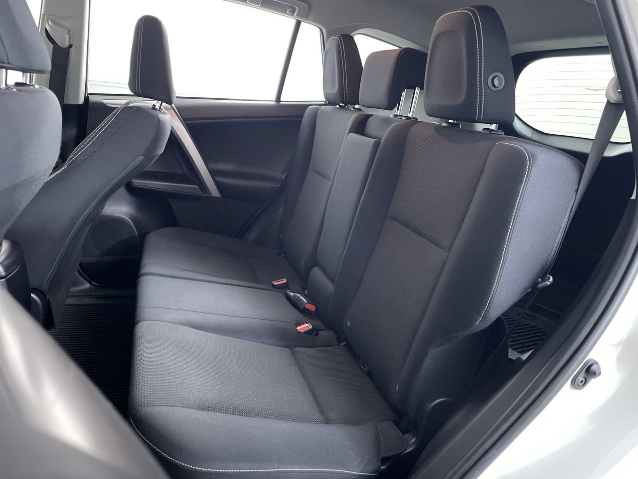 Used 2018 Toyota RAV4 XLE w/ Plus Extra Value Package AWD/4WD image 22