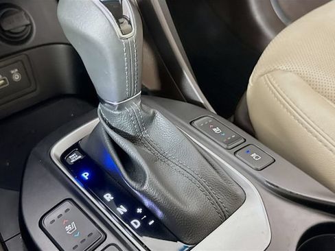 Used 2018 Hyundai Santa Fe Sport w/ 2.4L Tech Package 04 AWD/4WD image 21