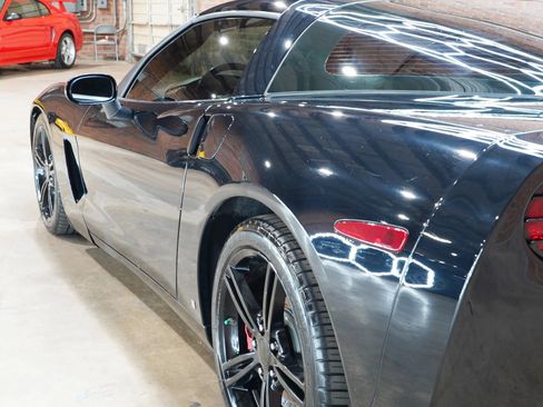 Used 2007 Chevrolet Corvette Coupe w/ Preferred Equipment Group RWD image 20