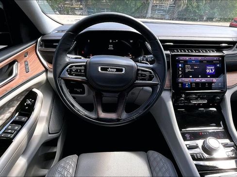 Used 2022 Jeep Grand Cherokee L Summit w/ Luxury Tech Group V image 19