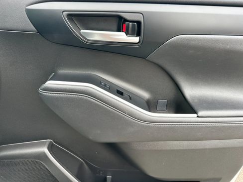 Used 2023 Toyota Highlander XLE image 20