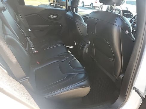 Used 2021 Jeep Cherokee Trailhawk w/ Technology Group AWD/4WD image 15