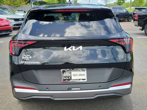 Certified 2026 Kia Sportage EX FWD image 5