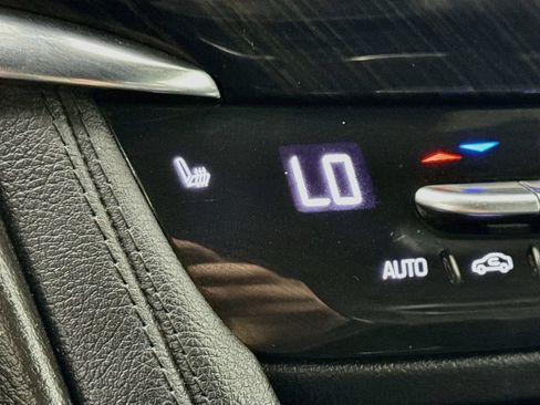 Used 2020 Cadillac XT6 Premium Luxury FWD image 21