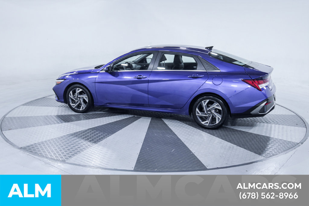 Used 2025 Hyundai Elantra SEL FWD image 5