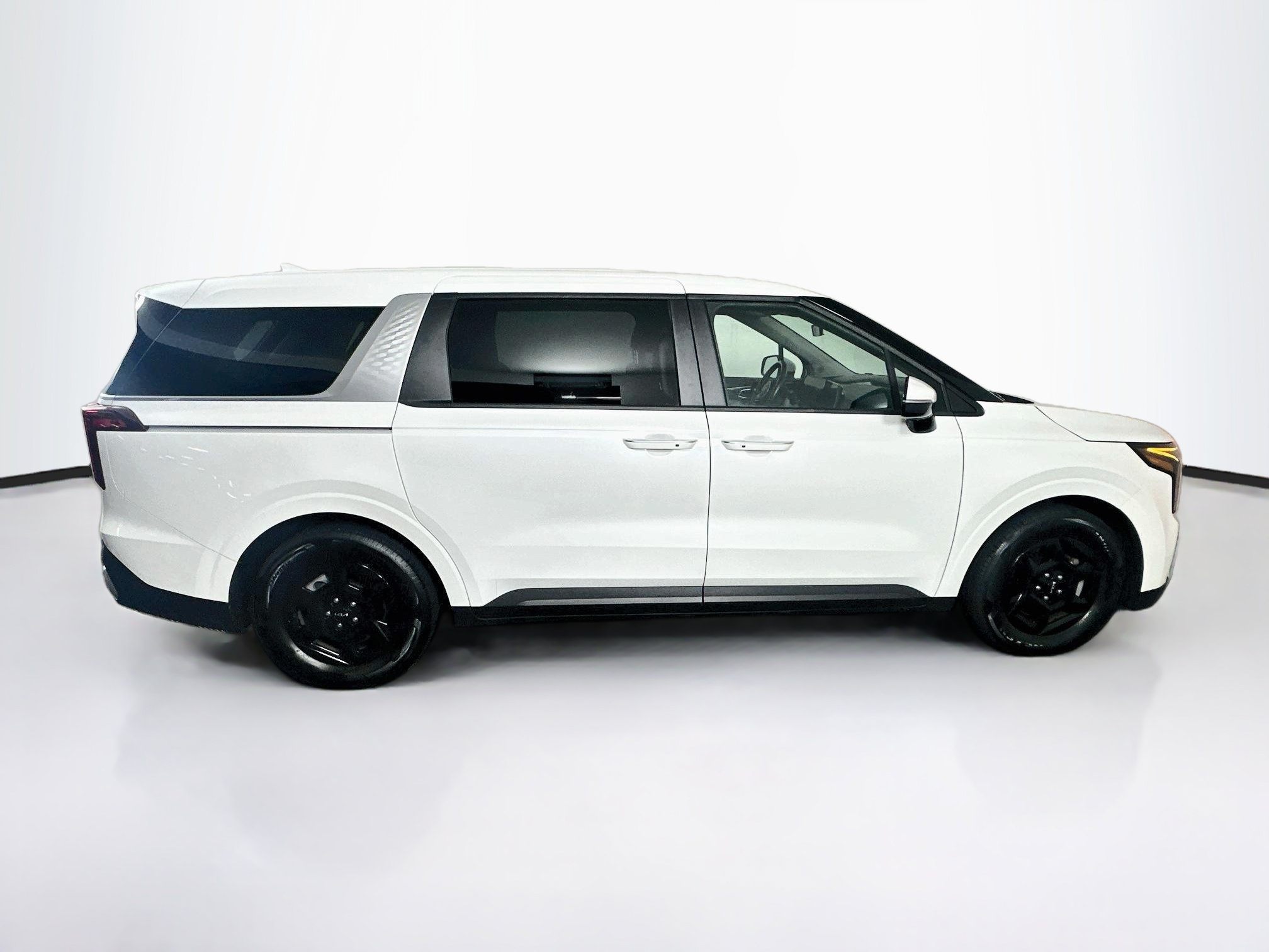 Used 2026 Kia Carnival FWD image 10