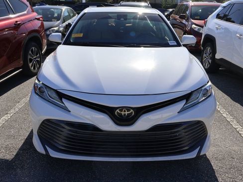 Certified 2019 Toyota Camry XLE image 5