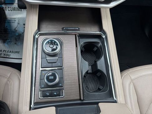 Used 2024 Ford Expedition Limited image 25
