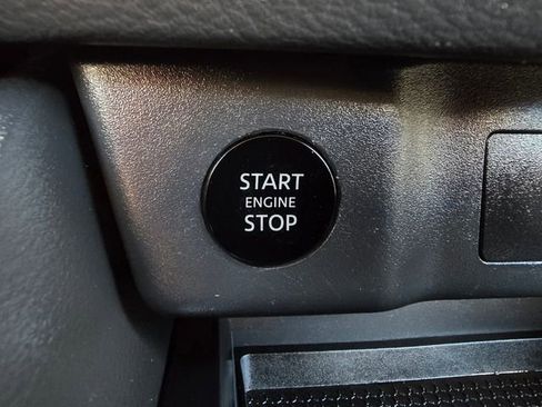 Used 2025 Nissan Rogue SV image 14