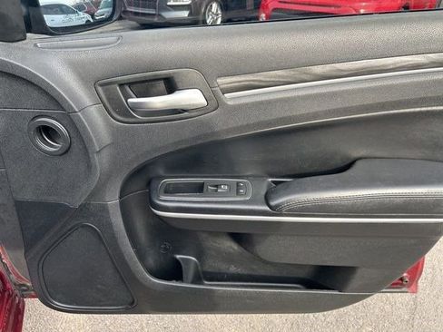 Used 2019 Chrysler 300 Touring w/ Sport Appearance Package image 39