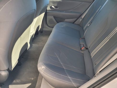 Used 2023 Hyundai Elantra SEL image 12