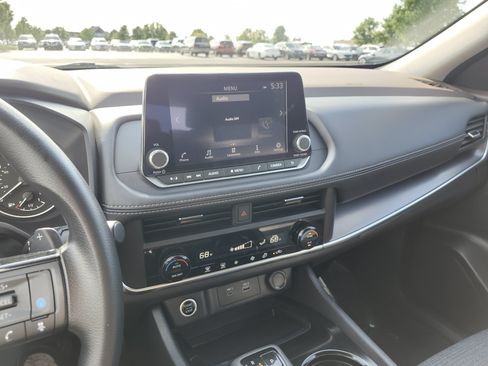 Used 2023 Nissan Rogue SV AWD/4WD image 31