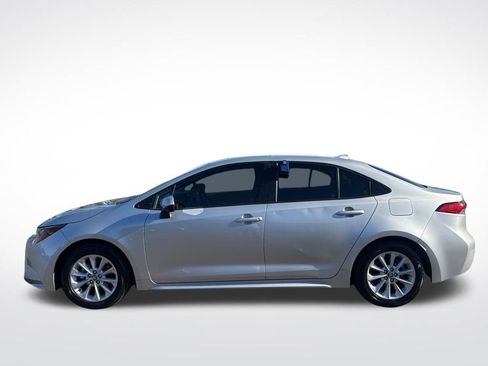 Used 2020 Toyota Corolla LE w/ LE Premium Package FWD image 4