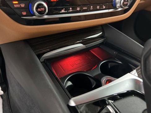 Used 2023 BMW 530e xDrive w/ Convenience Package image 25