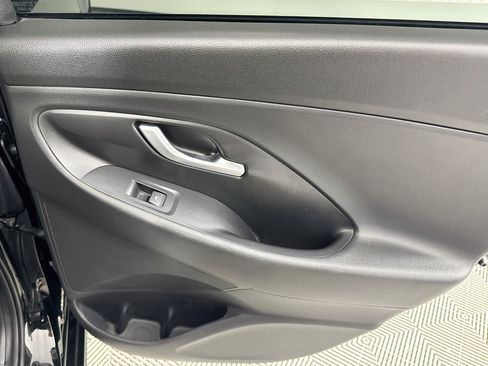 Used 2018 Hyundai Elantra GT FWD image 25