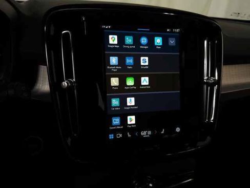 Used 2025 Volvo XC40 B5 Core image 25