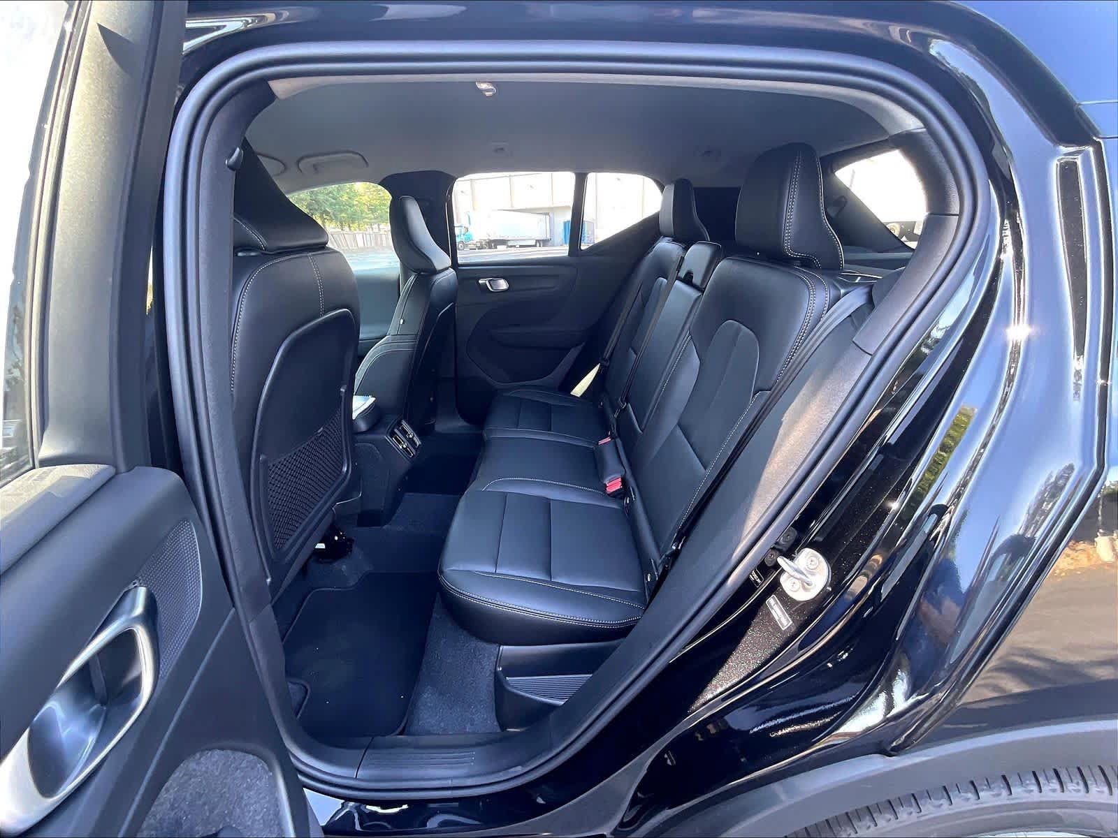 New 2026 Volvo XC40 B5 Core w/ Climate Package AWD/4WD image 12
