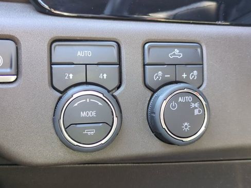 Used 2025 Chevrolet Silverado 1500 LT AWD/4WD image 24