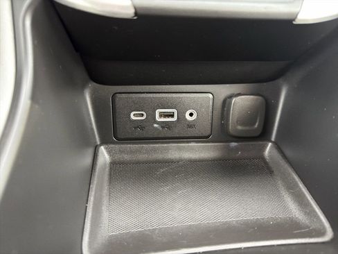 Used 2024 GMC Terrain SLE image 9