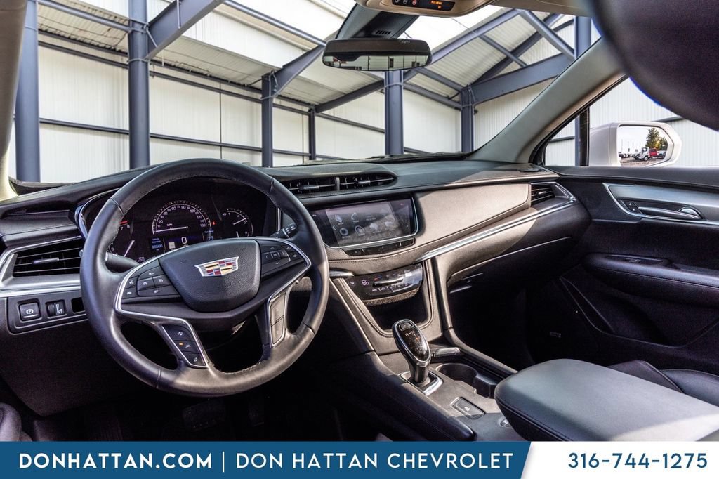 Used 2017 Cadillac XT5 Luxury w/ Driver Awareness Package FWD image 17