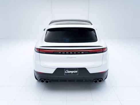 Certified 2025 Porsche Cayenne Coupe image 10