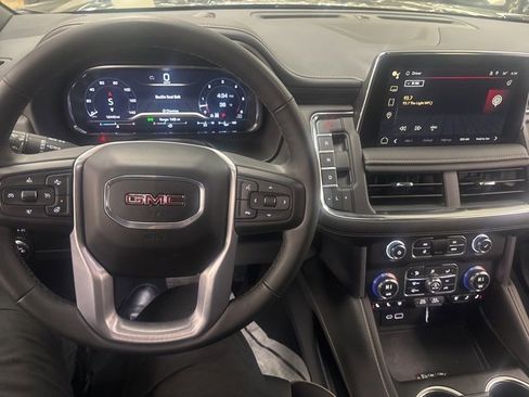 Used 2024 GMC Yukon XL SLT w/ SLT Luxury Package image 18
