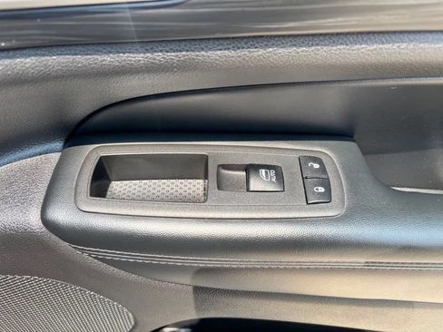 Used 2021 Jeep Grand Cherokee Laredo AWD/4WD image 30