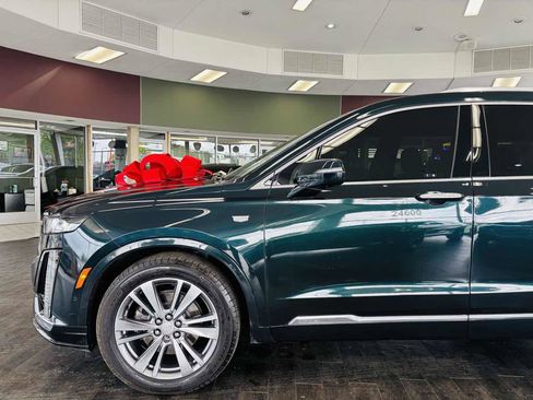 Used 2024 Cadillac XT6 Premium Luxury w/ Technology Package FWD image 19