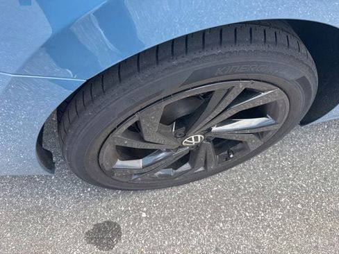 Used 2025 Volkswagen Jetta SE FWD image 16
