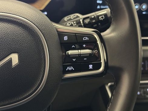 Used 2025 Kia Carnival image 27