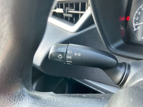 Used 2021 Toyota Corolla LE FWD image 19