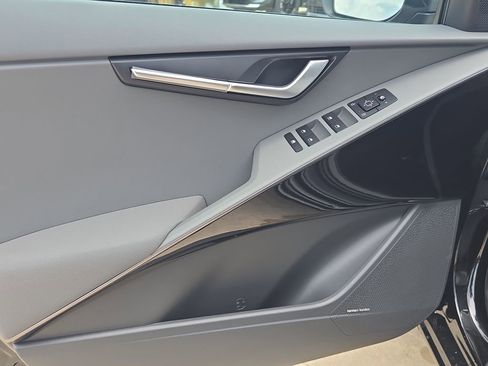 New 2026 Kia Niro EX FWD image 18