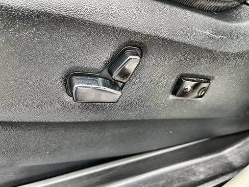 Used 2019 Dodge Grand Caravan SXT FWD image 16