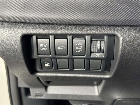 Used 2025 Subaru Forester Limited image 19
