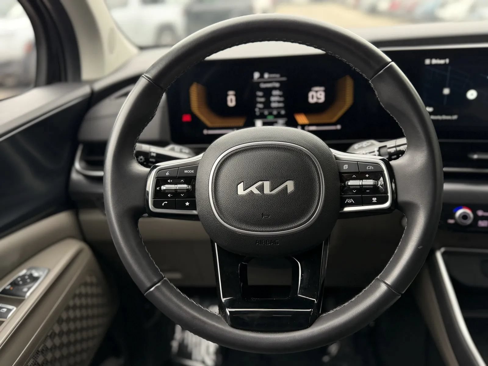 Used 2026 Kia Carnival FWD image 24