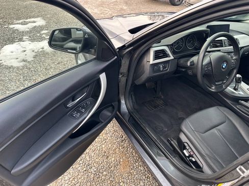 Used 2018 BMW 320i xDrive Sedan AWD/4WD image 9