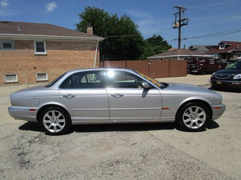 Used 2004 Jaguar XJ8 RWD image 2