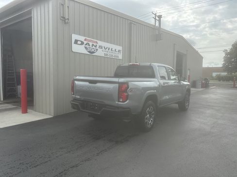 Used 2023 Chevrolet Colorado Z71 w/ Z71 Convenience Package 2 AWD/4WD image 3
