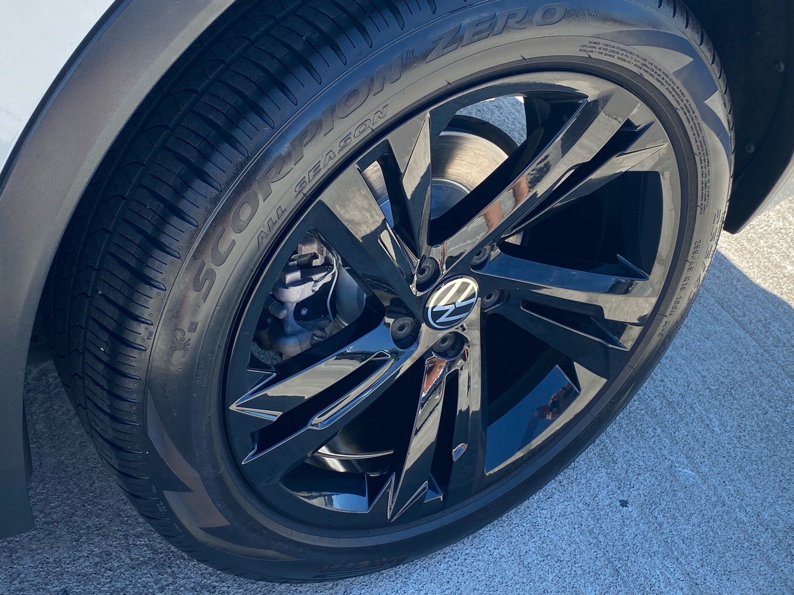 Certified 2023 Volkswagen Tiguan SE R-Line FWD image 21