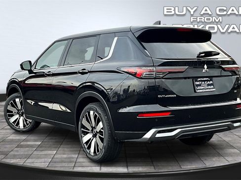 New 2025 Mitsubishi Outlander SE image 3