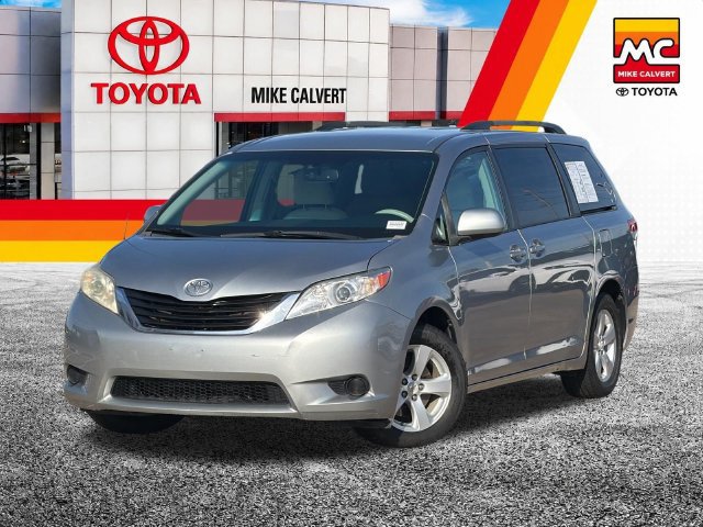 Used 2012 Toyota Sienna LE FWD image 1