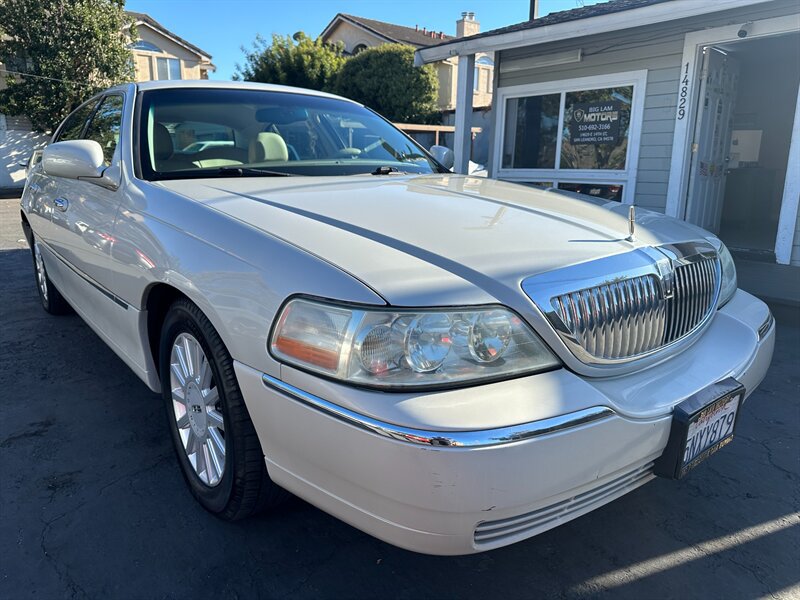 Used 2004 Lincoln Town Car Ultimate RWD image 3