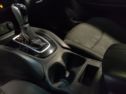 Used 2020 Nissan Rogue S FWD image 26