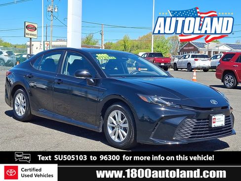 Used 2025 Toyota Camry LE FWD image 1